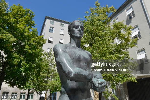 Statue, Gedenkstaette Deutscher Widerstand, Bundesministerium der Verteidigung, Bendlerblock, Stauffenbergstrasse, Tiergarten, Mitte, Berlin,...