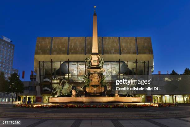 Mendebrunnen, Gewandhaus, Augustplatz, Leipzig, Sachsen, Deutschland