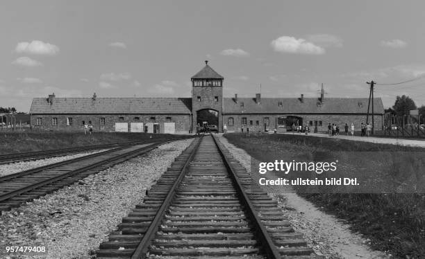 Gleise, Torhaus, Konzentrationslager, Auschwitz-Birkenau, Auschwitz, Polen