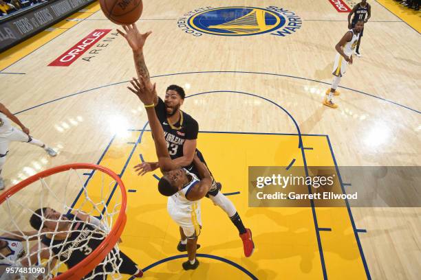 Anthony Davis of the New Orleans Pelicans shoots the ball against the Golden State Warriors in Game Five of the Western Conference Semifinals of the...