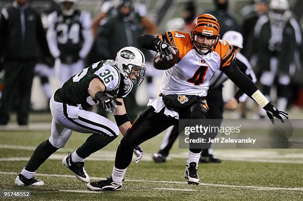 Jim Leonhard of the New York Jets tackles quarterback J.T. O'Sullivan of the Cincinnati Bengals in the second half of the game at Giants Stadium on...