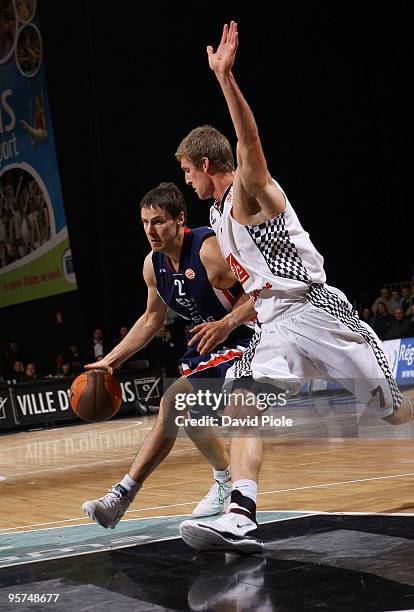 Bostjan Nachbar, #21 of Efes Pilsen Istanbul in action during the Euroleague Basketball Regular Season 2009-2010 Game Day 10 between Entente...