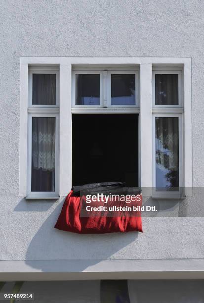 Fenster, Betten lueften, Schoeneberg, Berlin, Deutschland