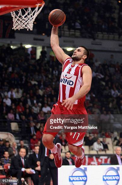 Linas Kleiza, #11 of Olympiacos Piraeus in action during the Euroleague Basketball Regular Season 2009-2010 Game Day 10 between Olympiacos Piraeus vs...