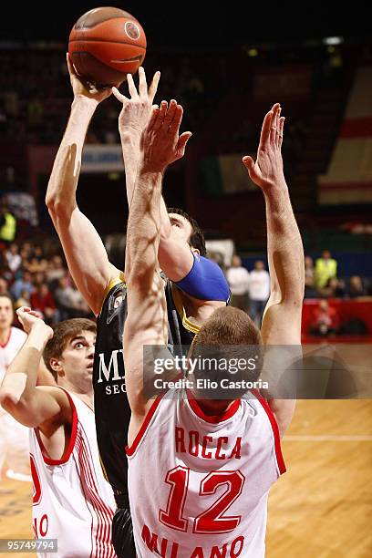 Darjus Lavrinovic, #7 of Real Madrid shoots over Mason Rocca, #12 of Armani Jeans Milano during the Euroleague Basketball Regular Season 2009-2010...