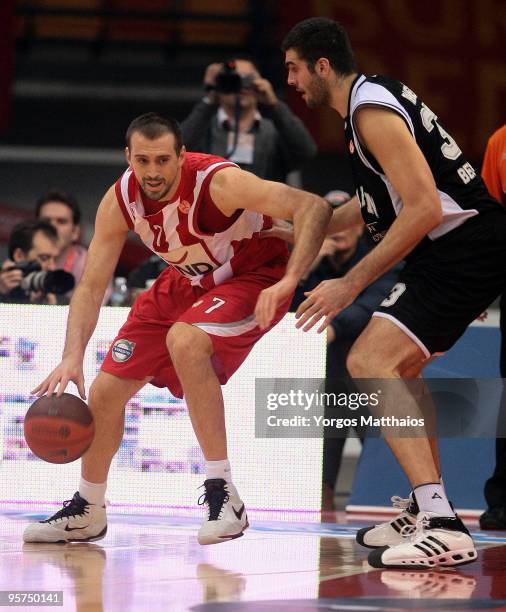 Nikola Vujcic, #7 of Olympiacos Piraeus in action during the Euroleague Basketball Regular Season 2009-2010 Game Day 10 between Olympiacos Piraeus vs...