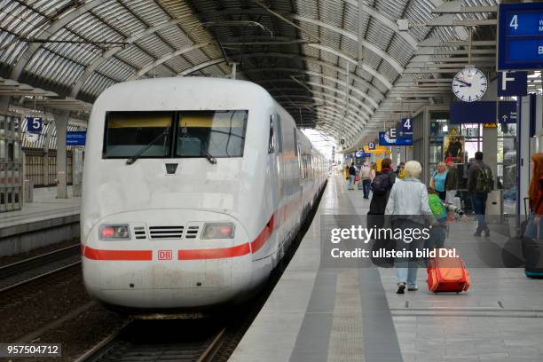 Bahnsteig, Bahnhof, Spandau, Berlin, Deutschland