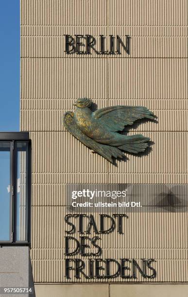 Friedenstaube, Plattenbau, Spreeufer, Nikolaiviertel, Mitte, Berlin, Deutschland