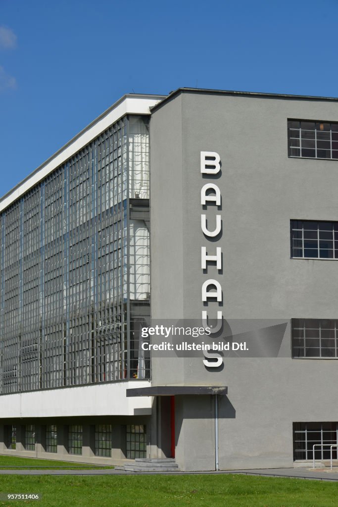Bauhausgebaeude Dessau Sachsen-Anhalt Deutschland