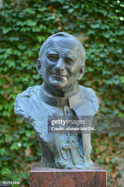 Innenhof, Bueste Papst Johannes Paul II., Jagiellonen-Universitaet, Krakau, Polen