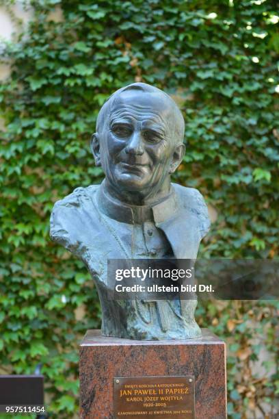 Innenhof, Bueste Papst Johannes Paul II., Jagiellonen-Universitaet, Krakau, Polen