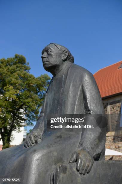 Statue, Kaethe Kollwitz, Kloster Unser Lieben Frauen, Regierungsstrasse, Magdeburg, Sachen-Anhalt, Deutschland