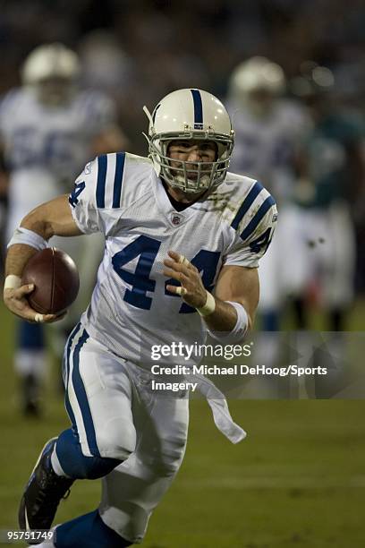 Tight end Dallas Clark of the Indianapolis Colts carries the ball during a NFL game against the Jacksonville Jaguars on December 17, 2009 at...