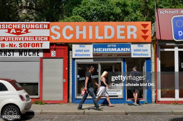 Schilder, Jueterboger Strasse, Kreuzberg, Berlin, Deutschland