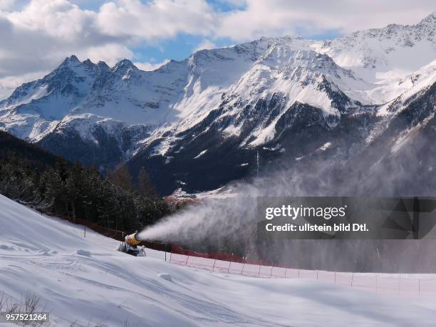 Schneekanone, Skipiste, Bormio, Sondrio, Lombardei, Italien