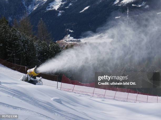 Schneekanone, Skipiste, Bormio, Sondrio, Lombardei, Italien