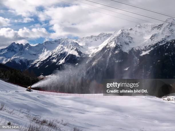 Schneekanone, Skipiste, Bormio, Sondrio, Lombardei, Italien