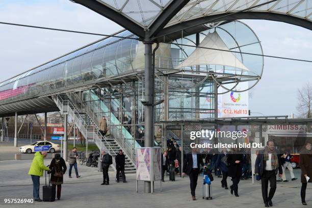 Skywalk, Eingang West, Messegelaende, Messe, Hannover, Niedersachsen, Deutschland