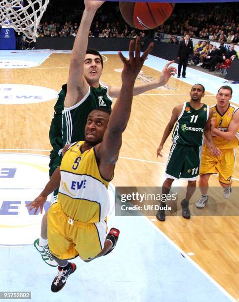 Jekel Foster, #8 of EWE Basket Oldenburg in action during the Euroleague Basketball Regular Season 2009-2010 Game Day 10 between Ewe Baskets...