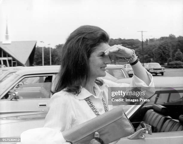 Jacqueline Kennedy Onassis attends Caroline Kennedys Graduation from Concord Academy on June 5, 1975 in Concord, Massachusetts.