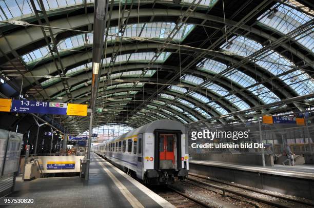 Bahnsteig, Ostbahnhof, Friedrichshain, Berlin, Deutschland