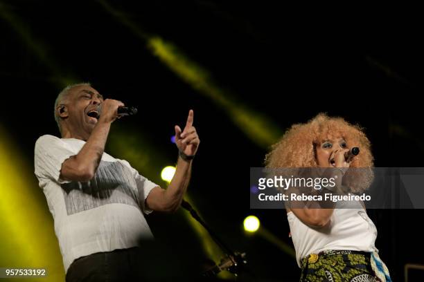 Gilberto Gil sings alongside of Anelis Assumpcao performs during Festival Bananada at Passeio das Ãguas on May 11, 2018 in Goiania, Brazil
