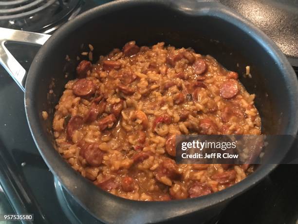 homemade crawfish and sausage gumbo cooking - rookworst stockfoto's en -beelden