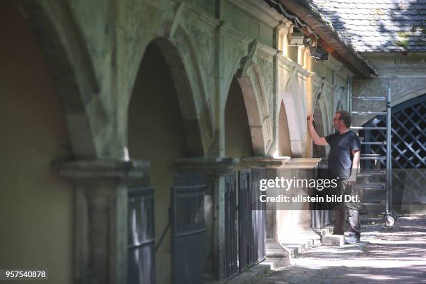 Im Rahmen der Restaurierung des Stadtgottesacker in Halle wurde heute die 400 Jahre alte Glocke das erste mal seit 100 Jahren geläutet Sachsen Anhalt...