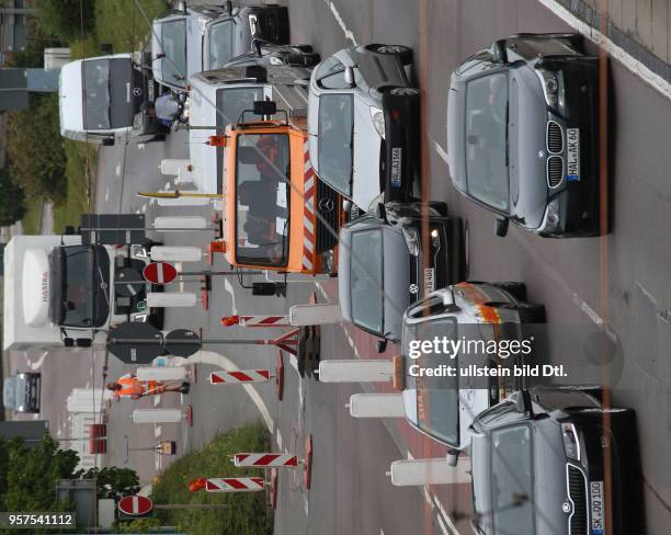 Baubeginn und Einrichtung der Mega Baustelle Merseburger straße in Halle Saale