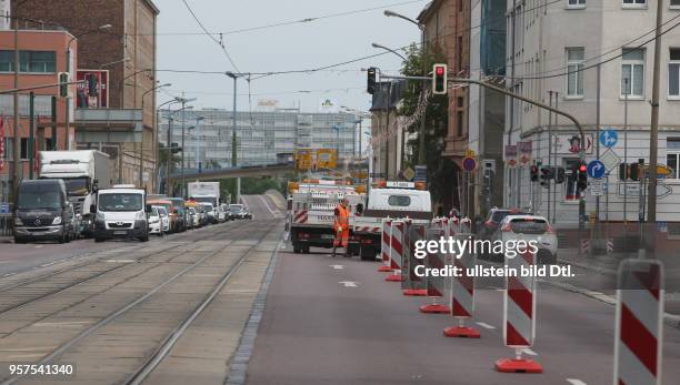 Baubeginn und Einrichtung der Mega Baustelle Merseburger straße in Halle Saale