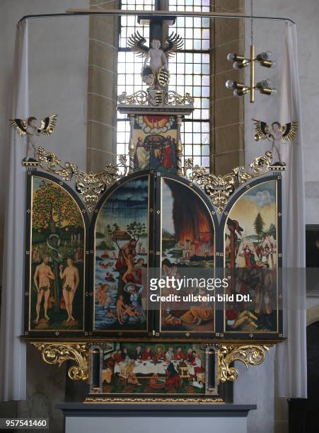 Kemberg Sachsen Anhalt / 1994 verbrannte in der Stadtkirche Kemberg „Unser Lieben Frauen“ ein Cranachaltar , der Kirchenrat beschloß ihn nicht wieder...