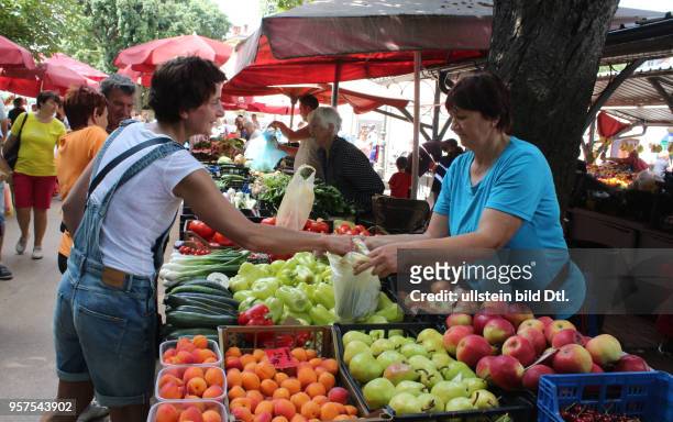 Kroatien Istrien Pula Ansicht Stadtansicht Gemüsemarkt Markt Obst und Gemüse Direkterzeuger