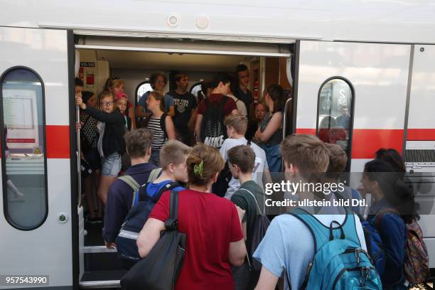 Durch Brandanschläge auf Stellwerke der Deutschen Bahn bei Leipzig kam es zu massiven Zugverspätungen, von denen auch die S-Bahn Linien betroffen...