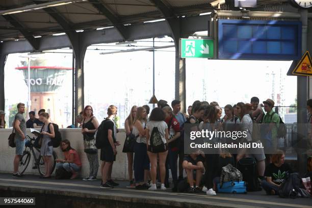 Durch Brandanschläge auf Stellwerke der Deutschen Bahn bei Leipzig kam es zu massiven Zugverspätungen, von denen auch die S-Bahn Linien betroffen...