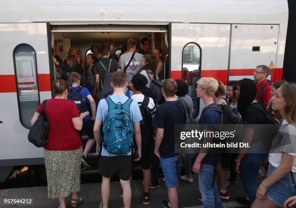 Durch Brandanschläge auf Stellwerke der Deutschen Bahn bei Leipzig kam es zu massiven Zugverspätungen, von denen auch die S-Bahn Linien betroffen...