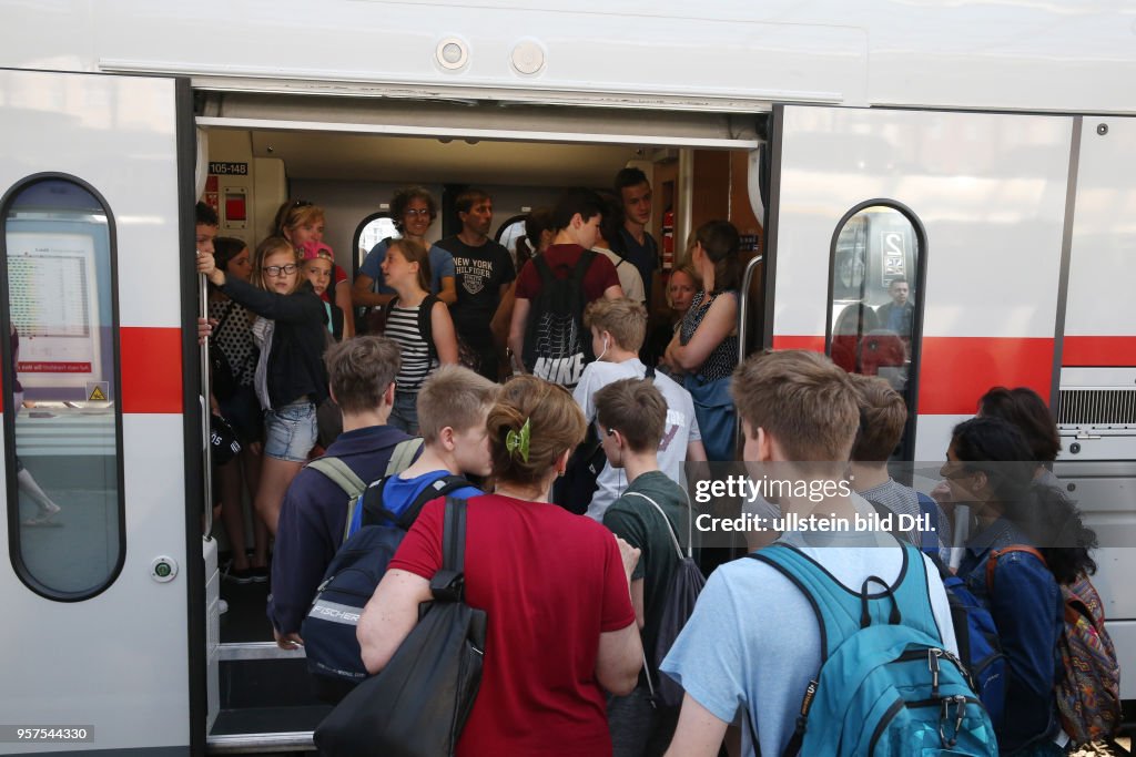 Durch Brandanschläge auf Stellwerke der Deutschen Bahn bei Leipzig kam es zu massiven Zugverspätungen, von denen auch die S-Bahn Linien betroffen waren Vandalismus
Foto: überfüllte Züge