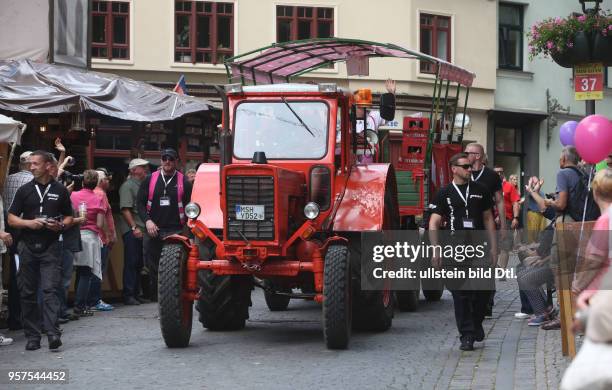 Sachsen Anhalt Tag in Eisleben Festumzug Komiker Duo Elsterglanz Gilbert Rödiger und Sven Wittek foto: der Elsterglanz Motiv Wagen am Markt