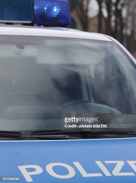 Symbolfoto Blaulicht Krankenwagen Rettungsdient Rettungswagen Polizei Rettungskräfte Deutsches Rotes Kreuz