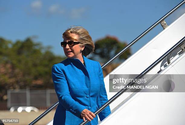 Secretary of State Hillary Clinton makes her way to board a flight January 13, 2010 shortly before departure from Hickam Air Force Base in Honolulu....