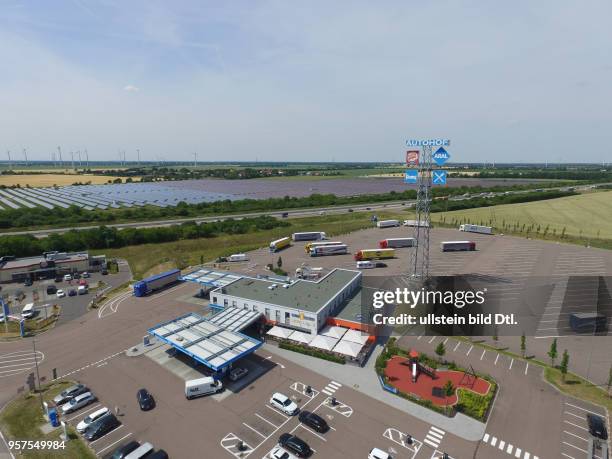 Autohof Bitterfeld Autobahnraststätte Tankstelle Rasthof Luftaufnahme Drohnenaufnahme Drohnenbild Drohnenaufnahme Stadtansicht Ansicht Luftbild...