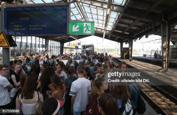 Durch Brandanschläge auf Stellwerke der Deutschen Bahn bei Leipzig kam es zu massiven Zugverspätungen, von denen auch die S-Bahn Linien betroffen...