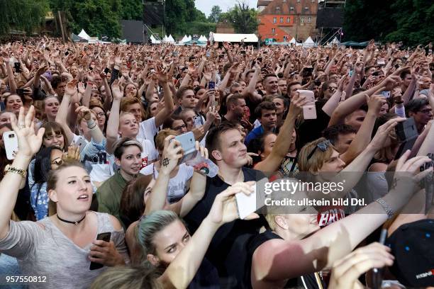 Performs on June 2017 at, Zitadelle, Berlin, Germany, sold out, audience