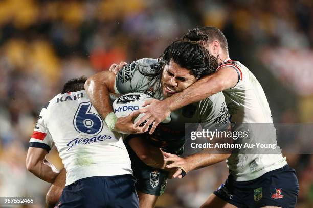 Tohu Harris of the Warriors runs into Luke Keary of the Roosters during the round 10 NRL match between the New Zealand Warriors and the Sydney...