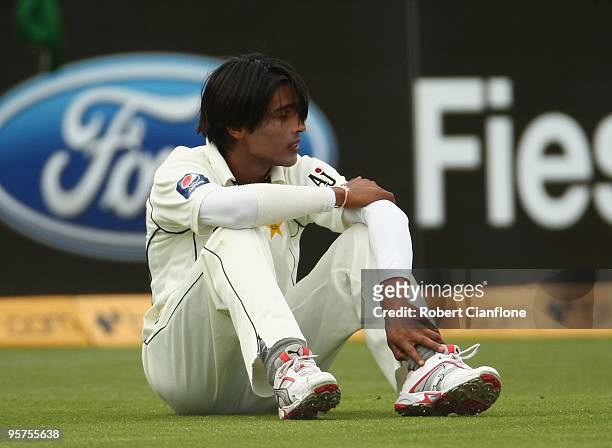 Mohammad Aamer of Pakistan looks dejected after he dropped a catch off Ricky Ponting of Australia during day one of the Third Test match between...