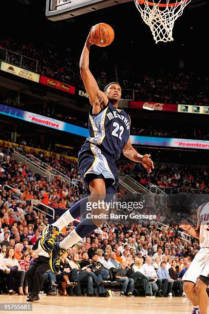Rudy Gay of the Memphis Grizzlies goes to the basket during the game against the Phoenix Suns on January 2, 2010 at US Airways Center in Phoenix,...