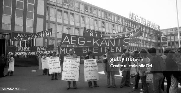 Deutschland, Frankfurt/M. : Die Sorge um ihre Arbeitsplaetze bei der AEG Kanis und der Kampf um Mitbestimmung trieb Belegschaft und Gewerkschaft auf...