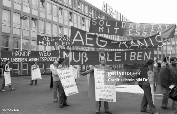 Deutschland, Frankfurt/M. : Die Sorge um ihre Arbeitsplaetze bei der AEG Kanis und der Kampf um Mitbestimmung trieb Belegschaft und Gewerkschaft auf...