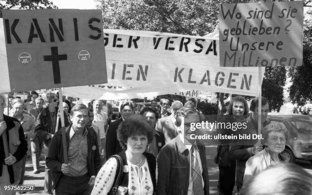 Deutschland, Frankfurt/M. : Die Sorge um ihre Arbeitsplaetze bei der AEG Kanis und der Kampf um Mitbestimmung trieb Belegschaft und Gewerkschaft auf...