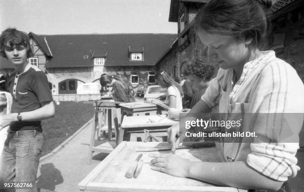 Deutschland, Paderborn: Handwerklich-kuenstlerischer Unterricht an der freien Walldorfschule im Schloss Hamborn am in Paderborn.