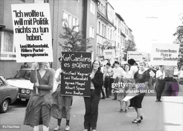 Deutschland, Bonn: Der Anachronistische Zug der Koeln-Bonner Studenten , ein Protest gegen den Bundespraesidenten Karl Carstens, wegen seiner...